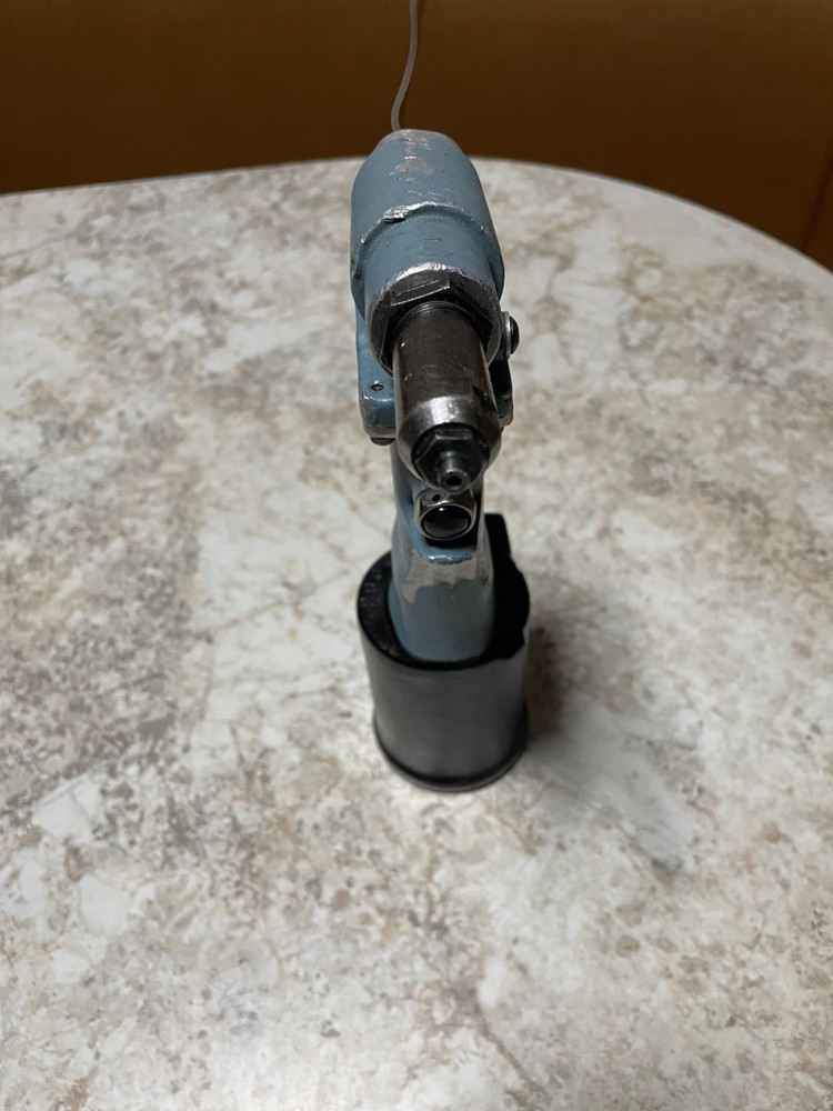 G 702 cherry nutplate riveter