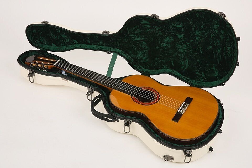 Cuenca 70R Cedar Classical Nylon Guitar Classic Made In Spain