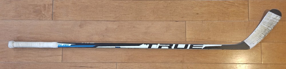 TRUE XC5 Intermediate Hockey Stick Left Hand – Marner Pattern – XCore
