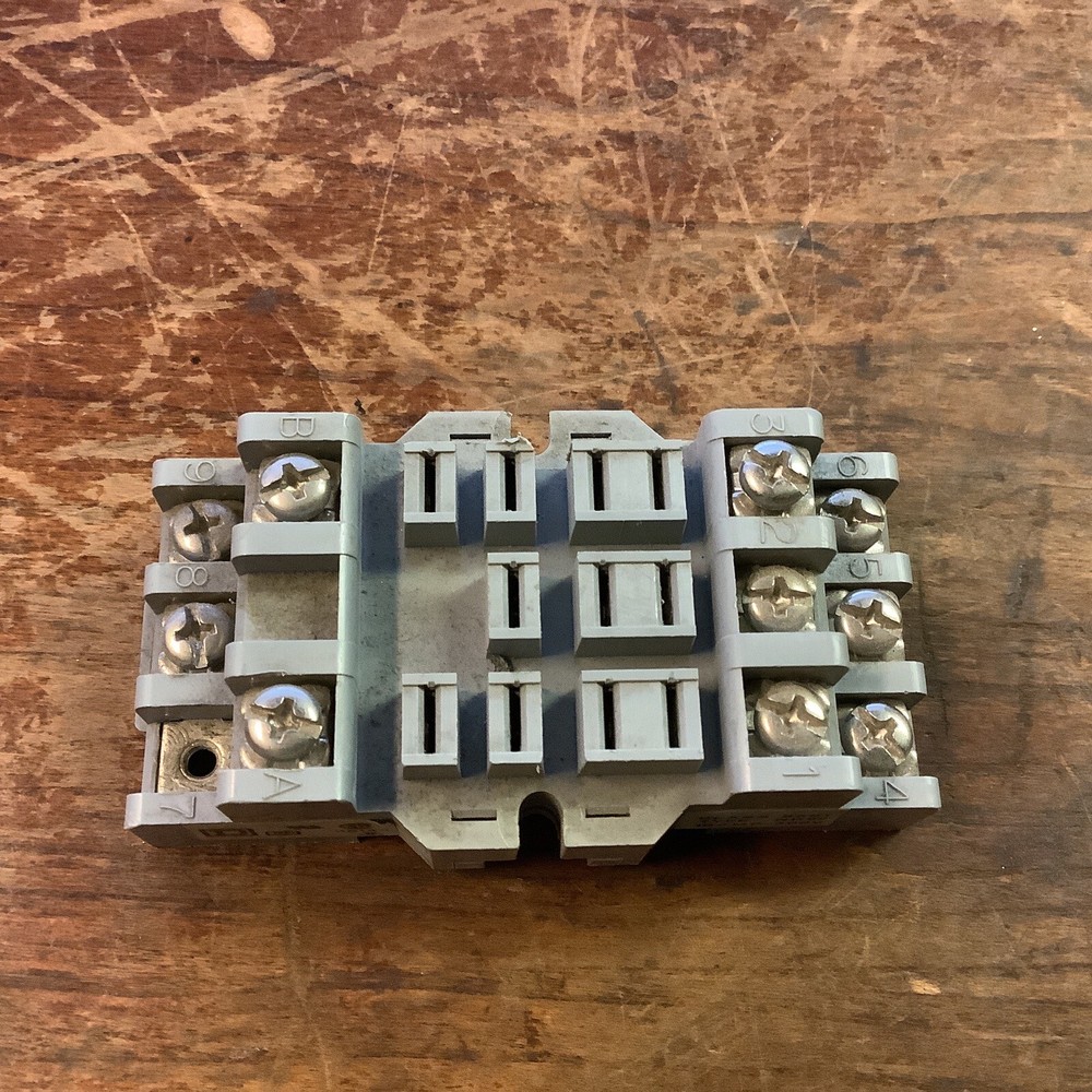 Square D NR82-Class, Type-8501 Front Wired Relay Socket(NOS)