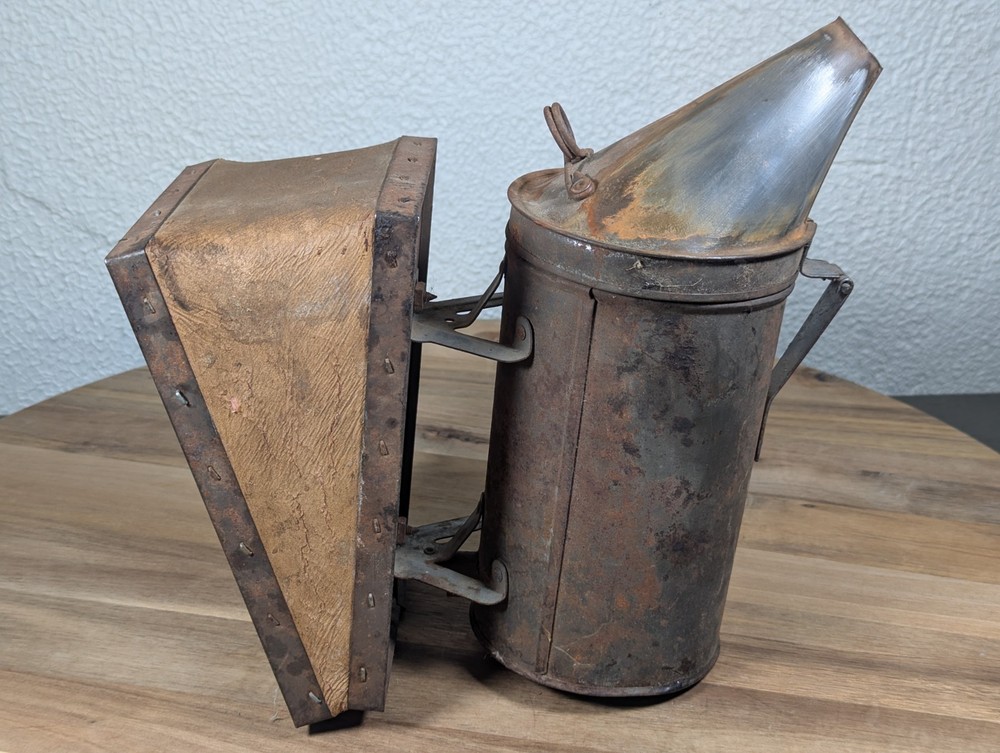 Vintage BEE SMOKER Tin & Bellows - Working