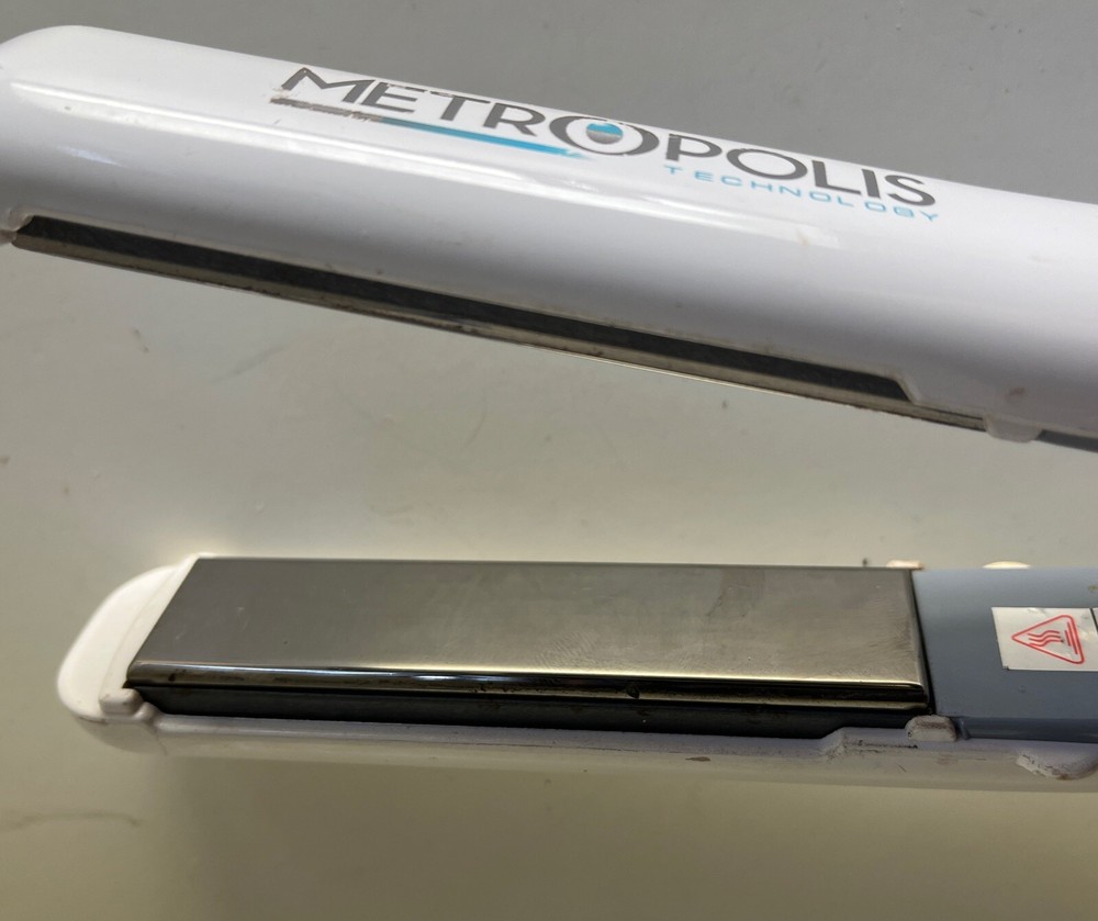 Metropolis Hair Flat Iron Model TW 7025