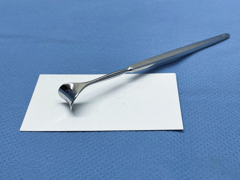 Aesculap Desmarres Retractor, 5.5", 16mm width, Germany