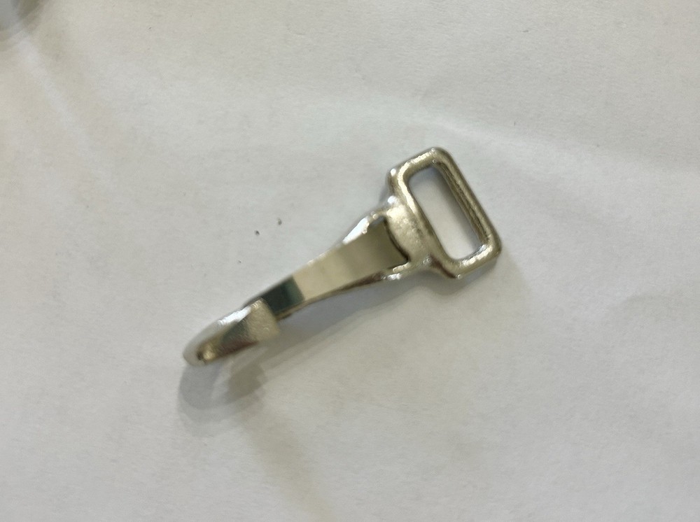 31 Upholstery Clips