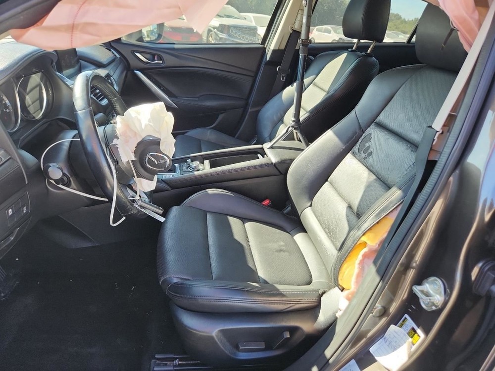 6 2017 Glove Box 4941200