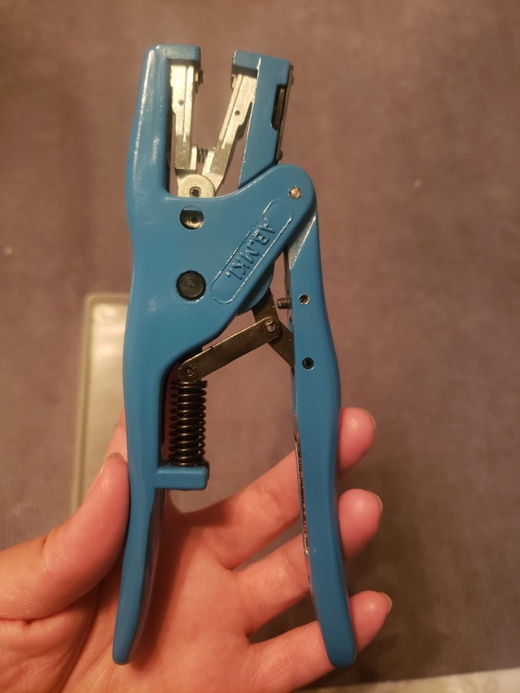 VINTAGE THOMAS & BETTS ABMK-1 Self Adjusting Wire Stripper