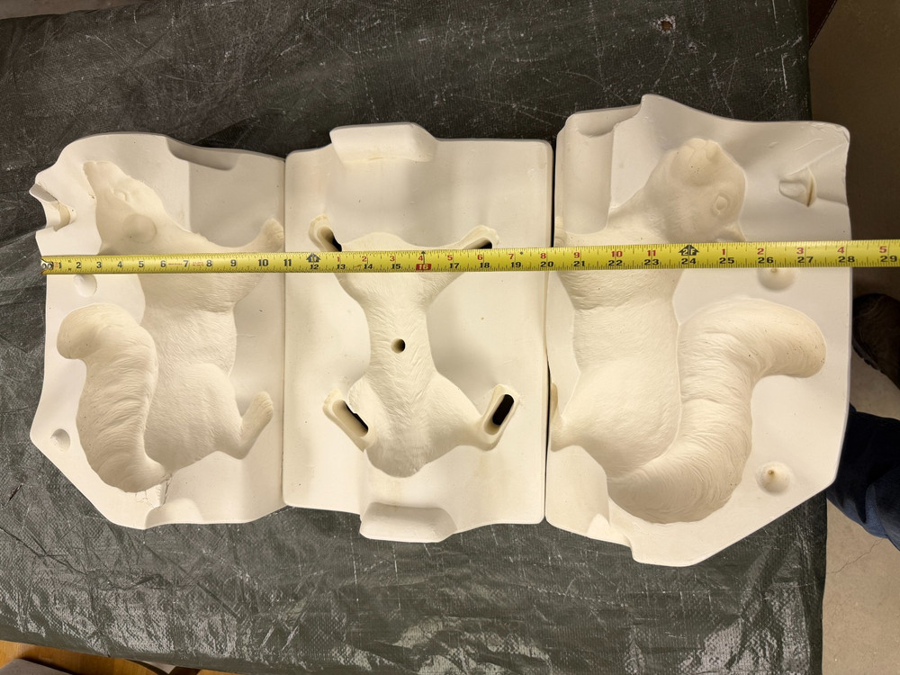 VINTAGE SCIOTO CERAMIC MOLD #S-2075 CLIMBING SQUIRREL