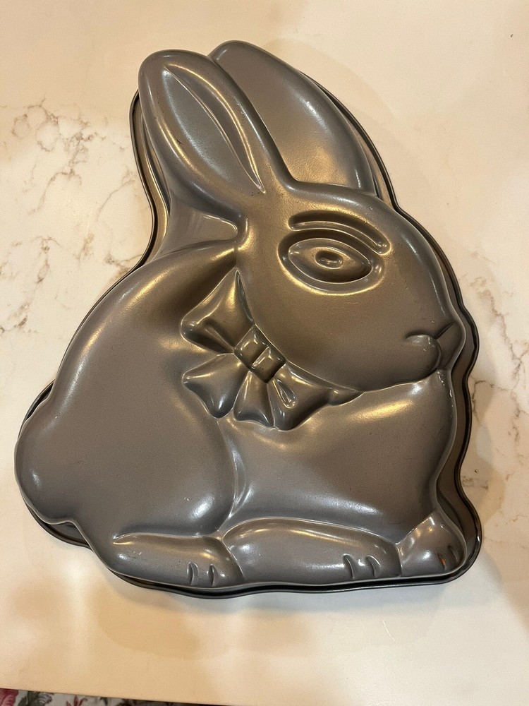 11” Tall Bunny Rabbit / Easter Cake Mold