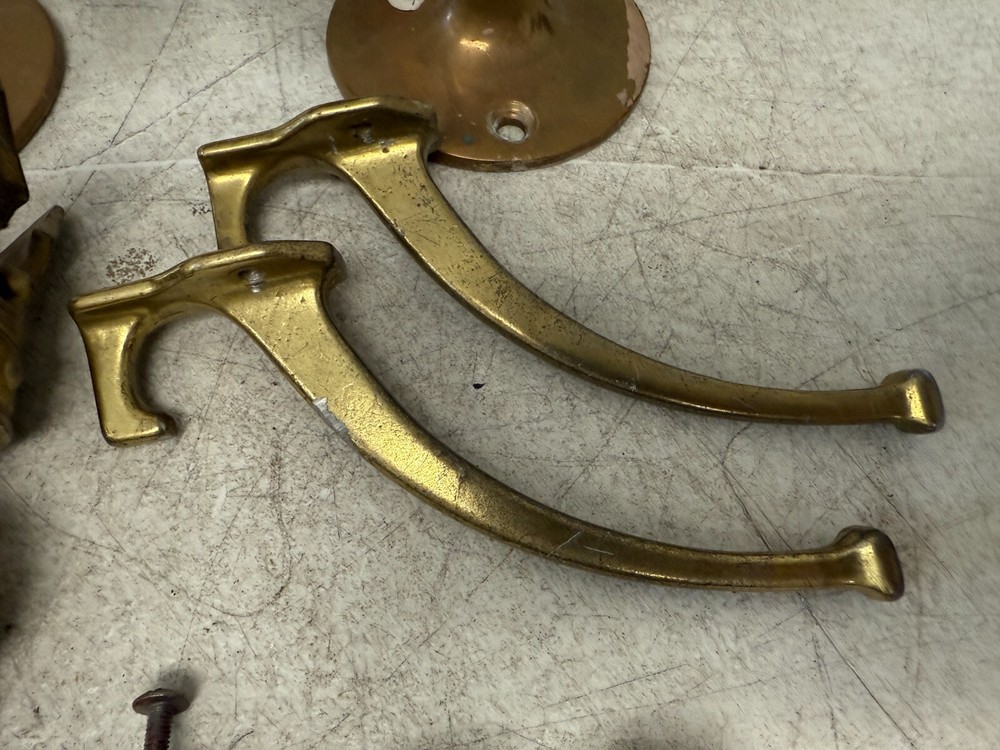 VINTAGE DRAWER PULLS, HARDWARE, DOOR KNOCKER MIXED LOT