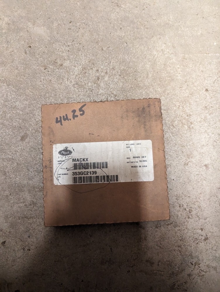 QTY 1    New OEM Ring Set for Mack Engine 353GC2139