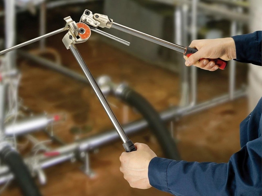 Carbon Steel Pipe Bender with Dual Handles for Enhanced Leverage and Control