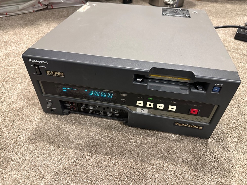 Panasonic DVCPRO AJ-D650P Digital Editing Video Cassette Recorder