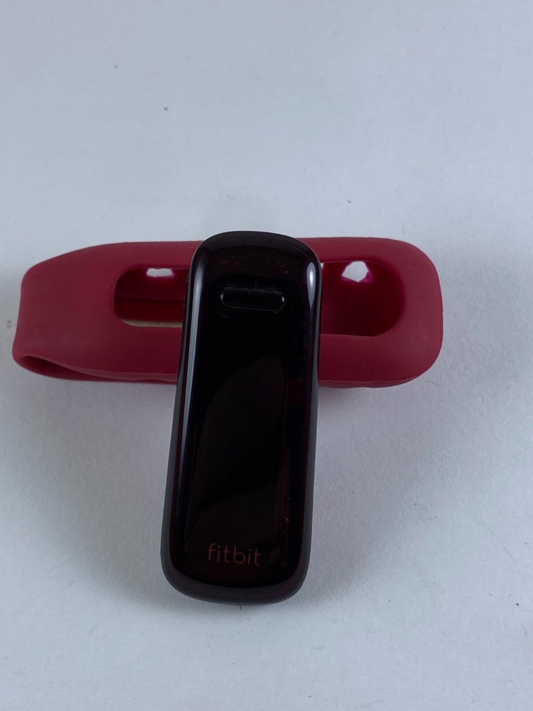 Fitbit One Red & Holder - version 6.46 new battery. PLEASE READ THE DESCRIPTION!