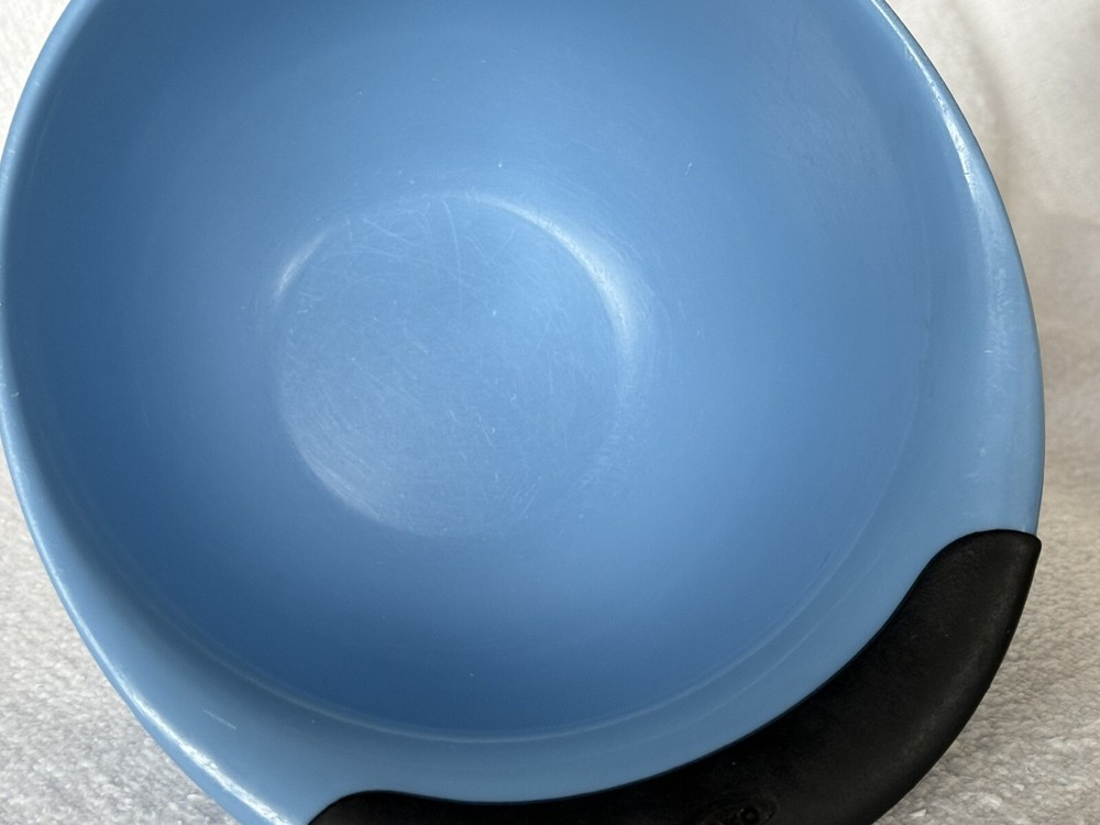 OXO Plastic Mixing Bowl Set Nesting Mixing Bowls with Rubber Grip