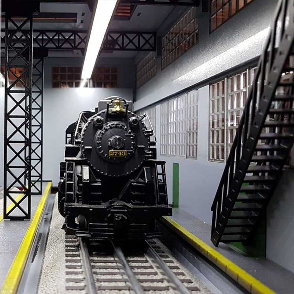 O Gauge Modern Engine House w/Motorized Doors for Model Railways (DDP)
