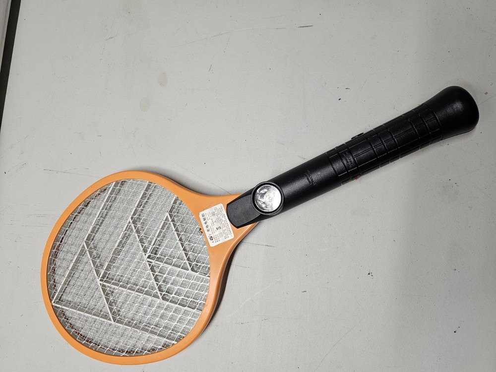 Rechargeable Electric Fly Swatter/Bug Zapper With Flash Light