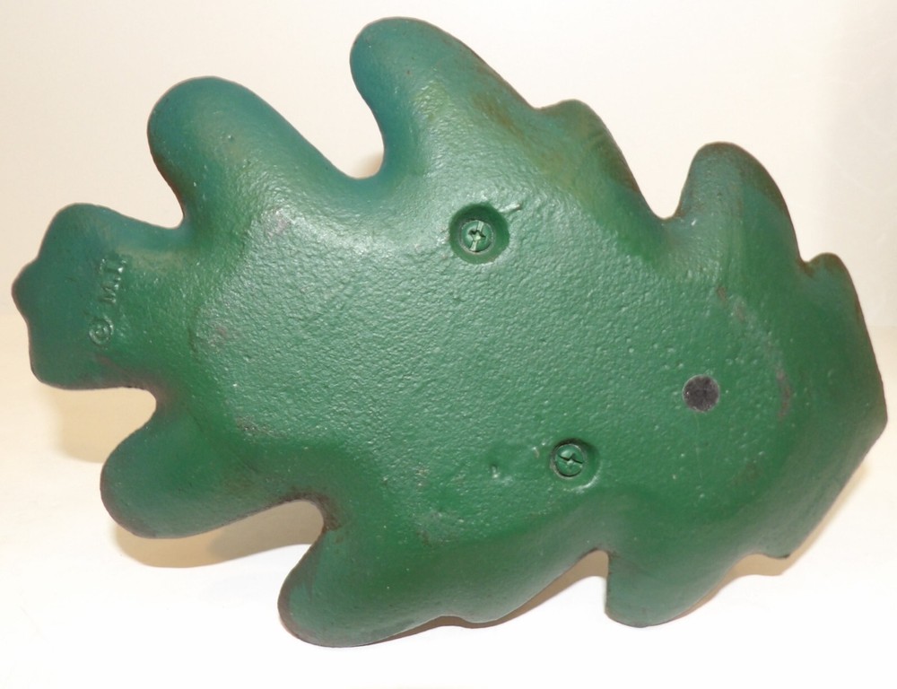 WONDERFUL M.I. CAST IRON BEAR STANDING ON LEAF NUTCRACKER