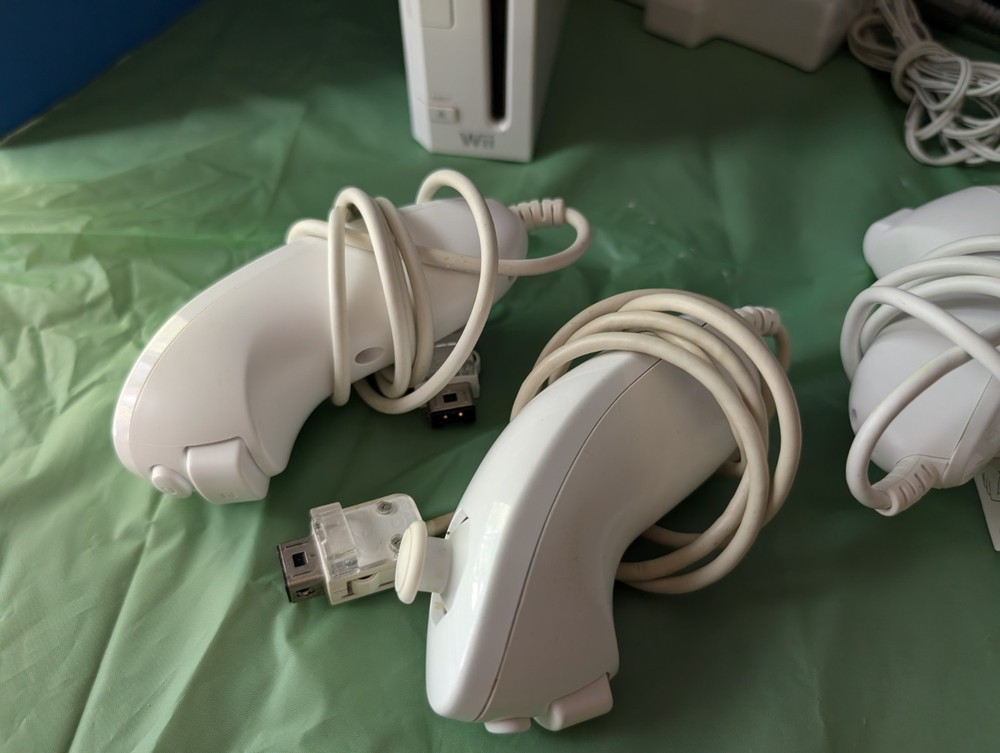 Nintendo Wii Console System + Accessories Bundle * AS IS READ DEsc