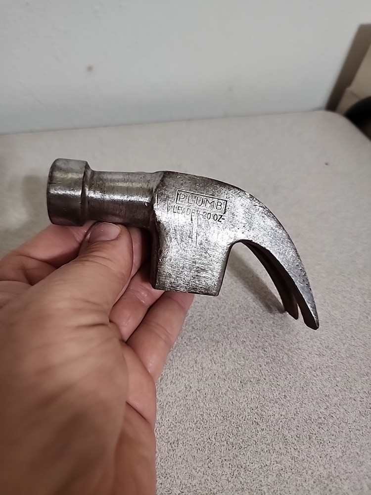Vintage PLUMB 20 Oz. Curved Claw Hammer Head *GOOD SOLID USER*