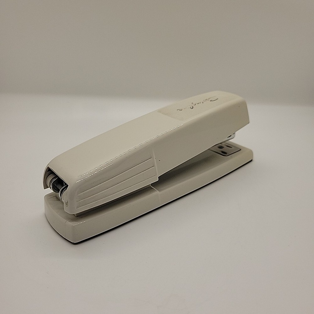 Swingline Model 545 Alabaster Desk Stapler Light Duty Office