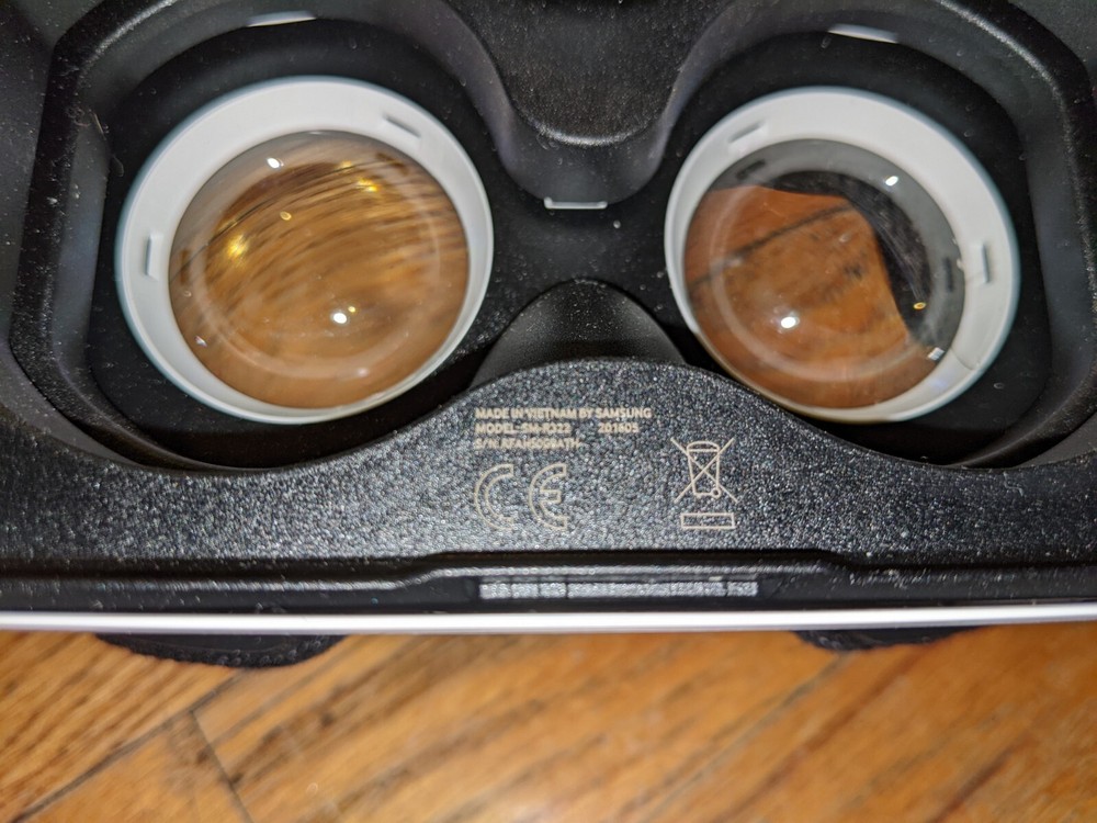 UNTESTED SAMSUNG GEAR VR HEADSET OCULUS SM-R322 MISSING FRONT PLASTIC COVER