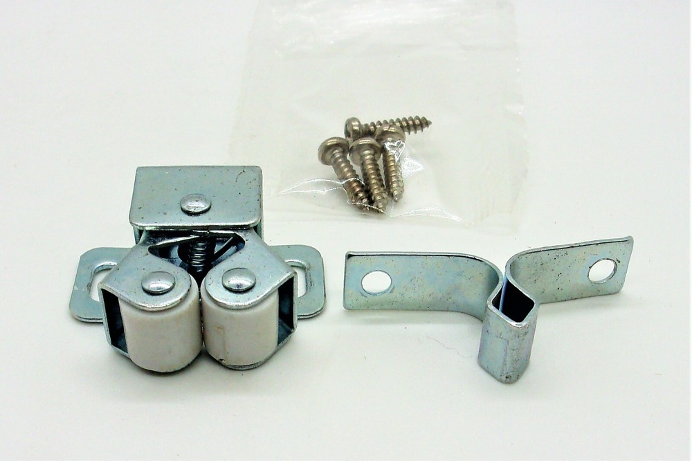 Gate House Nickel Plated Double Roller Catch #RC60404-NP