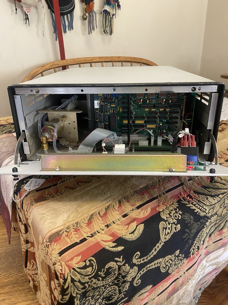 Teledyne Instrument API Dynamic Dilution Calibrator Model 700 Powers On See Desc