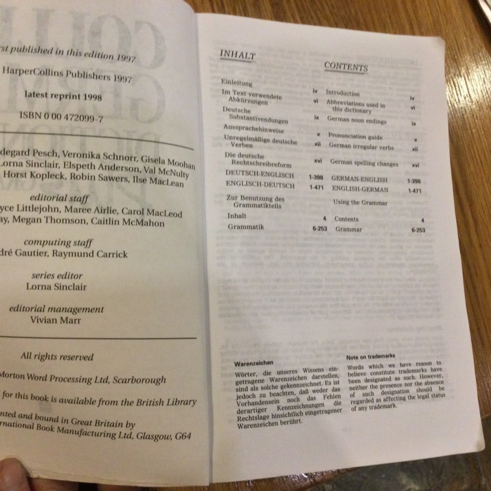 Collins German Dictionary plus Grammar & Verb Tables