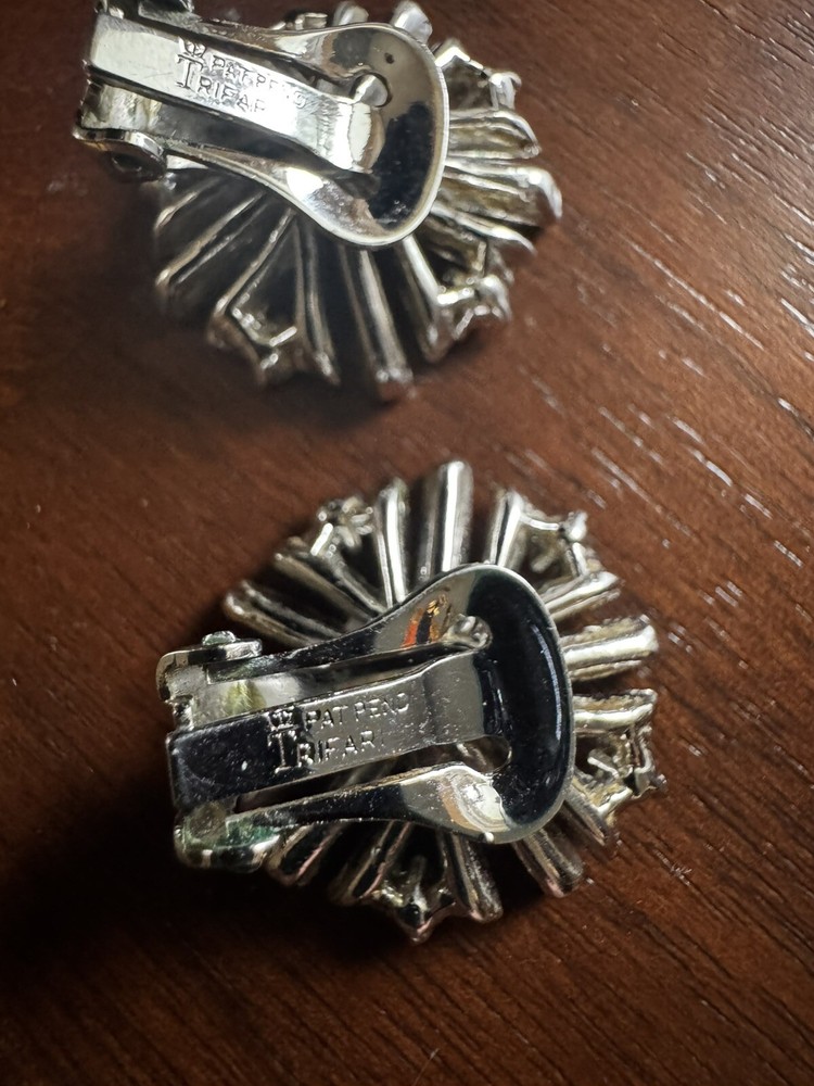 1940’s Crown Trifari Clip On Earring Set Excellent