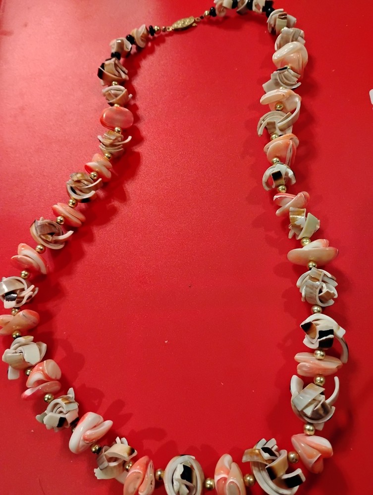 Vintage Beautiful Shell Necklace None Finer 🔥😍🔥😍