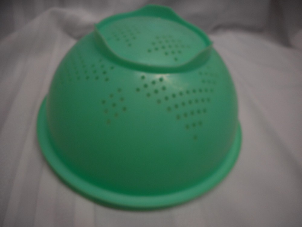 Vintage Tupperware Jade Green Footed Colander Strainer