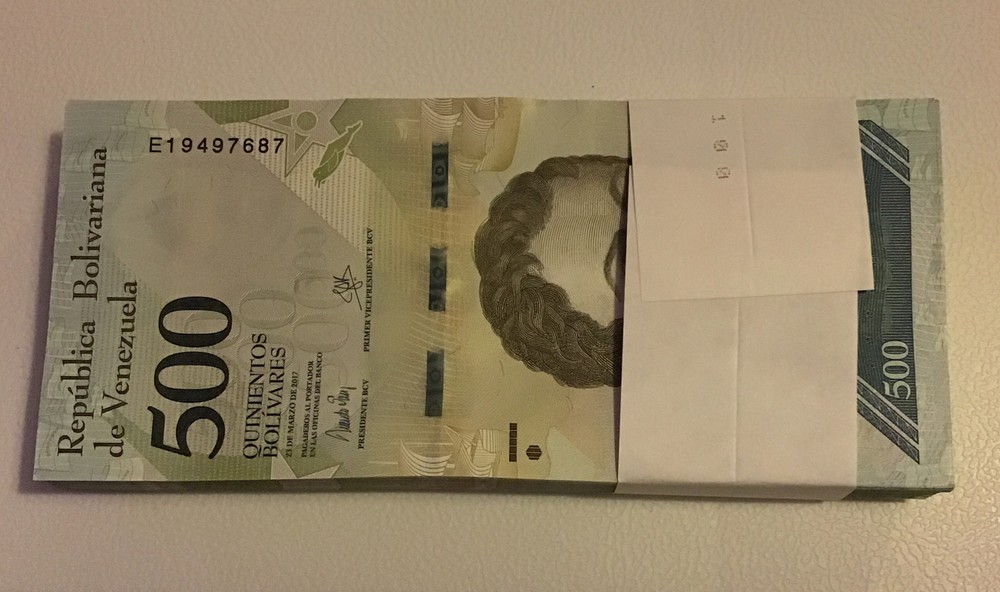 Venezuela Banknote Bundle. 100 X 500 Bolivares. Dated 2017. Unc.