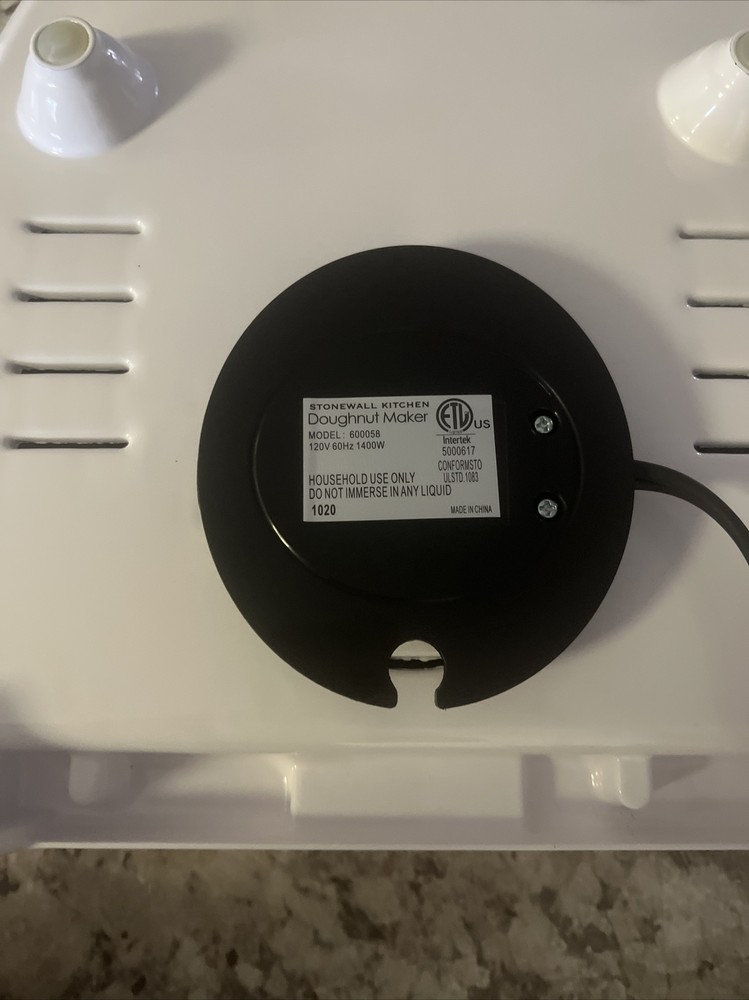 Stonewall Kitchen Doughnut Maker Excellent Preowned Condition FAST SHIP