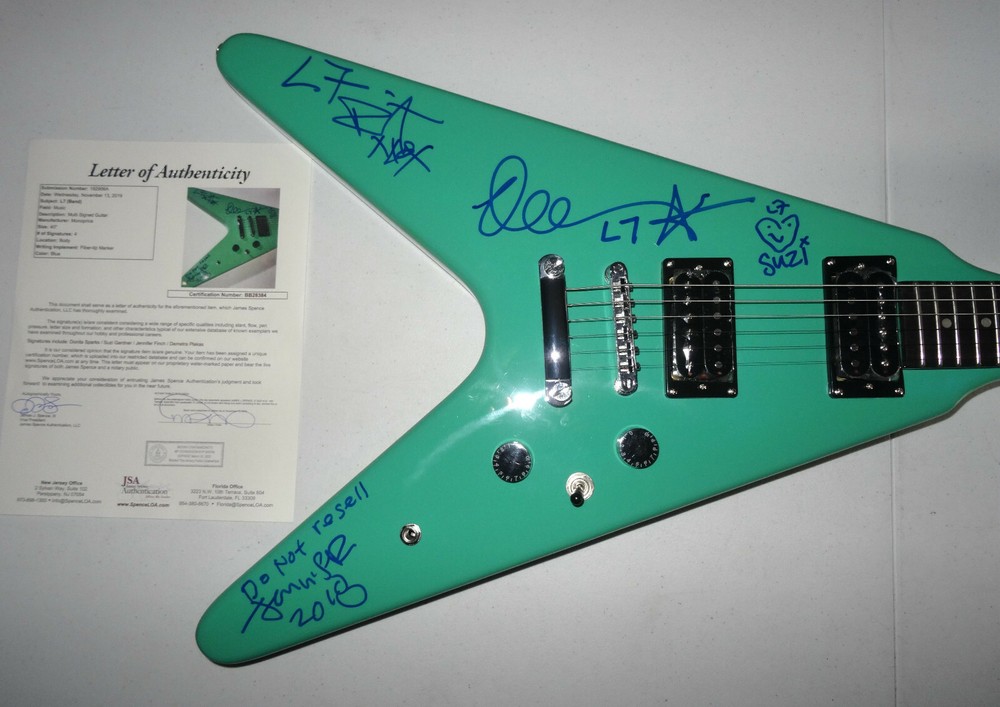 SIGNED L7 AUTOGRAPHED FLYING V GUITAR CERTIFIED AUTHENTIC JSA LOA # BB28384