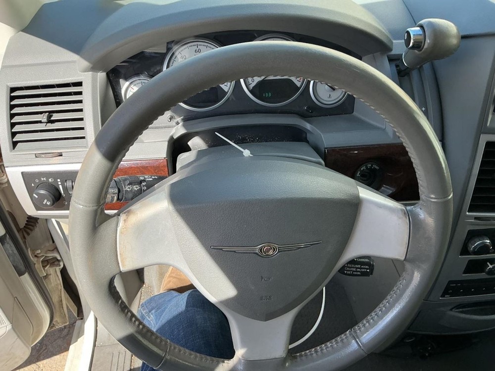 TOWN COUN 2010 Glove Box 4971237