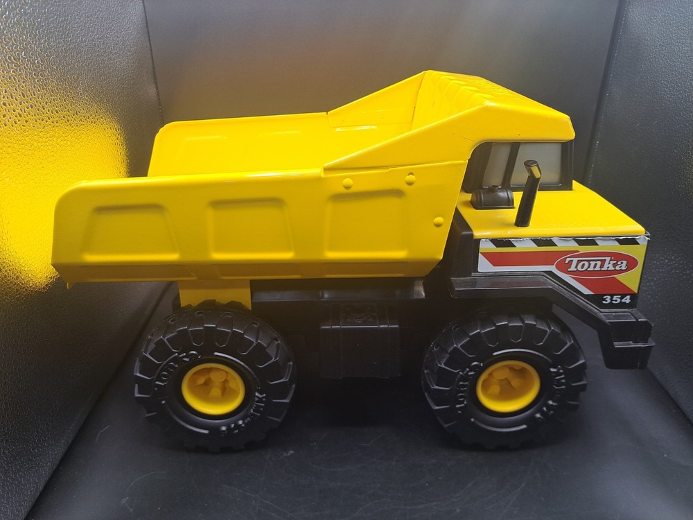 2012 Hasbro: Tonka Dump Truck (354)