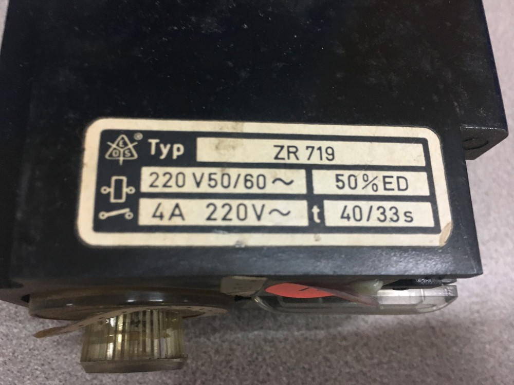 NEW NO BOX DOLD ZR719