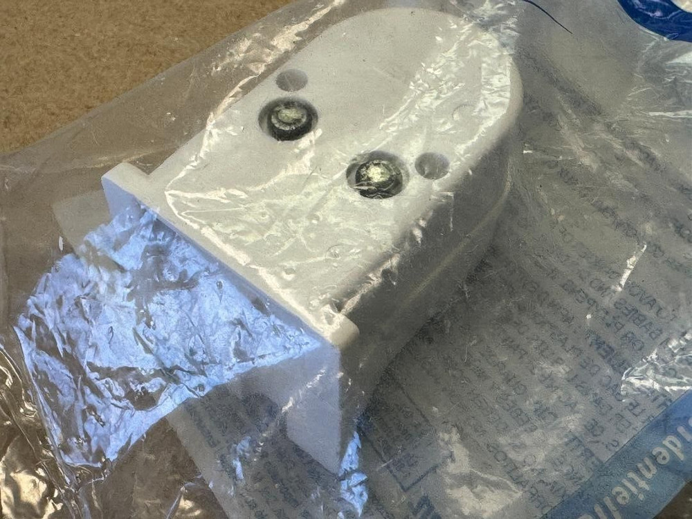 LEVITON 6LM93 LAMP HOLDER