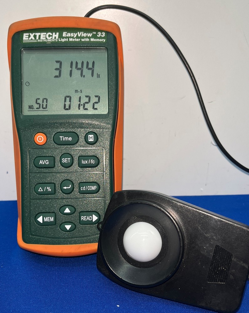 EXTECH EASYVIEW ™ 33 DIGITAL LIGHT METER WITH MEMORY & CASE
