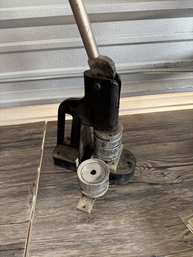 Mr Button Machine Model 500 Great Heavy Heavy Duty