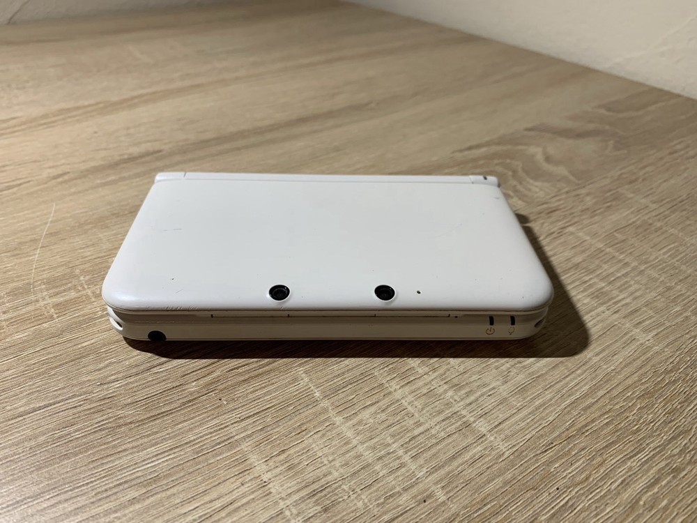 9667 Nintendo 3DS LL White For Parts
