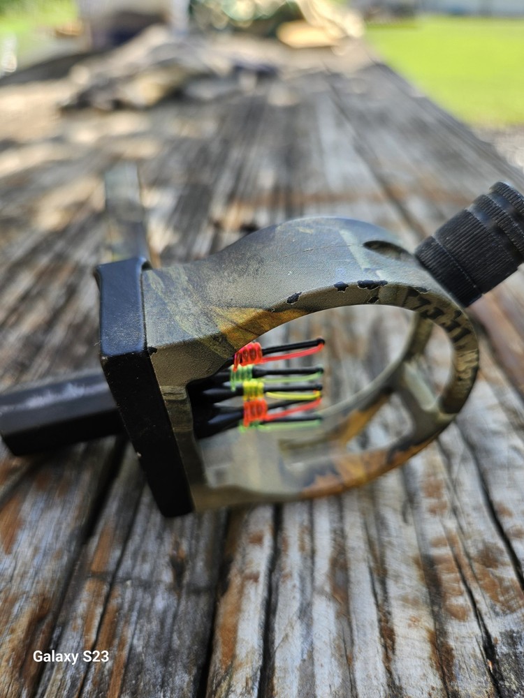 Topoint Basic Hunter Pin Fiber Optics Bow Sight CAMO WITH PIN LIGHT