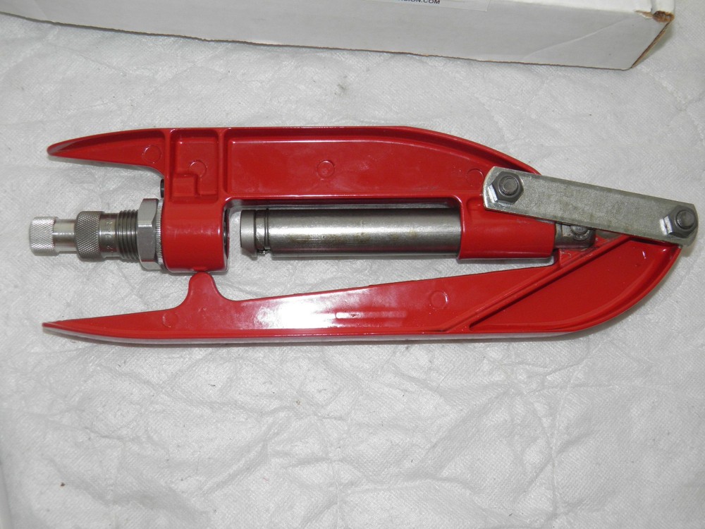 Lee Precision Cast Iron Breach Lock Hand Press - Red