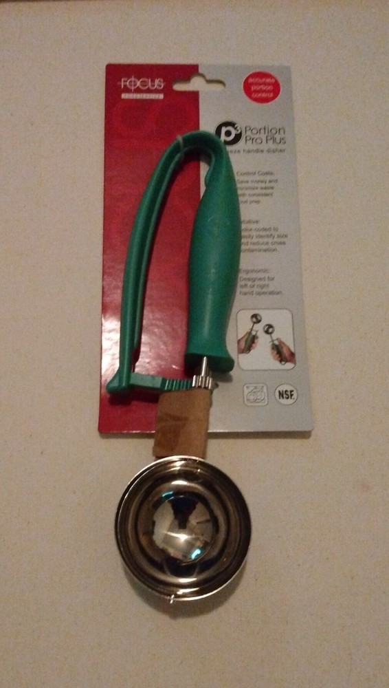 *NEW* Focus Squeeze Handle Disher Size 12 - 2 3/4oz. Accurate Portion Control