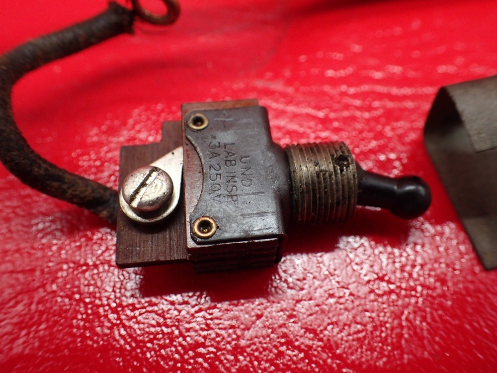 Vintage 1939 SINGER 221 Featherweight Sewing Machine Work Light w/ Switch