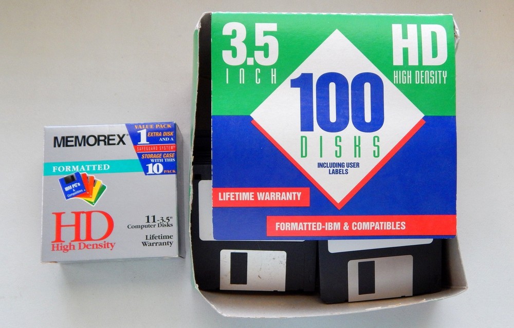 Lot of 37 Blank 3.5" Floppy Disks  Retro Computing