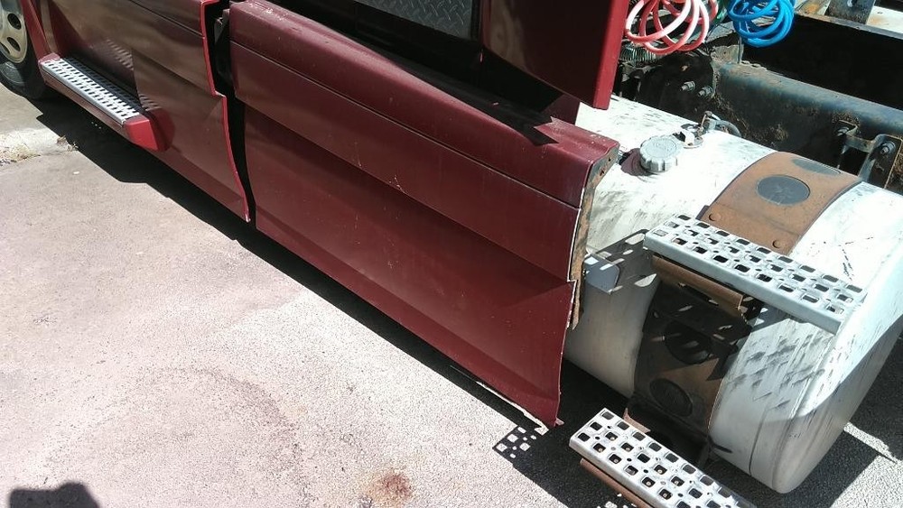 For 2007 VOLVO VNL SIDE FAIRING Left ,  OH