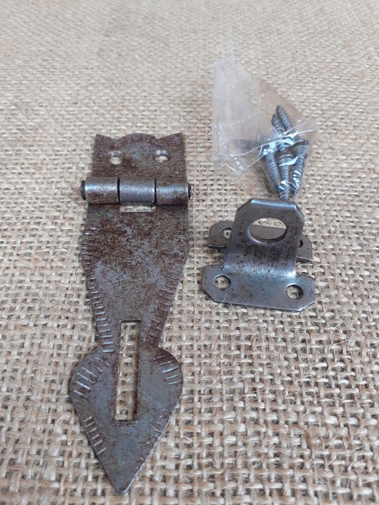 Rustic Decorative 4" Antique Iron Arrowhead Hasp & Staple