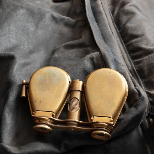 COMPACT FOLDING BINOCULARS