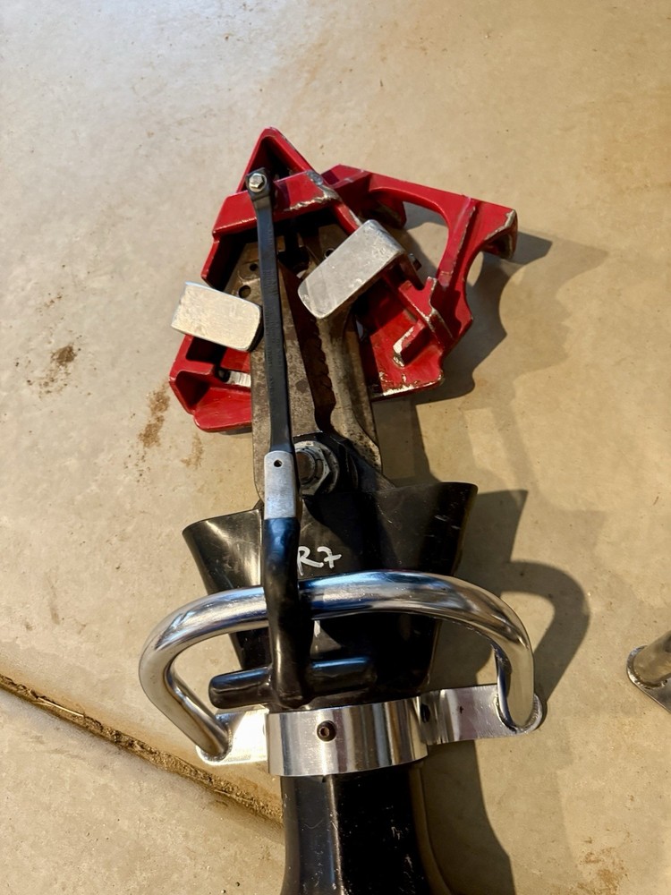 Zephyr Industries 113 RESCUE TOOL MOUNTING BRACKET COMBINATION CUTTER